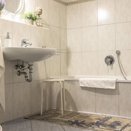 W28 Cutty-sark Apartment *